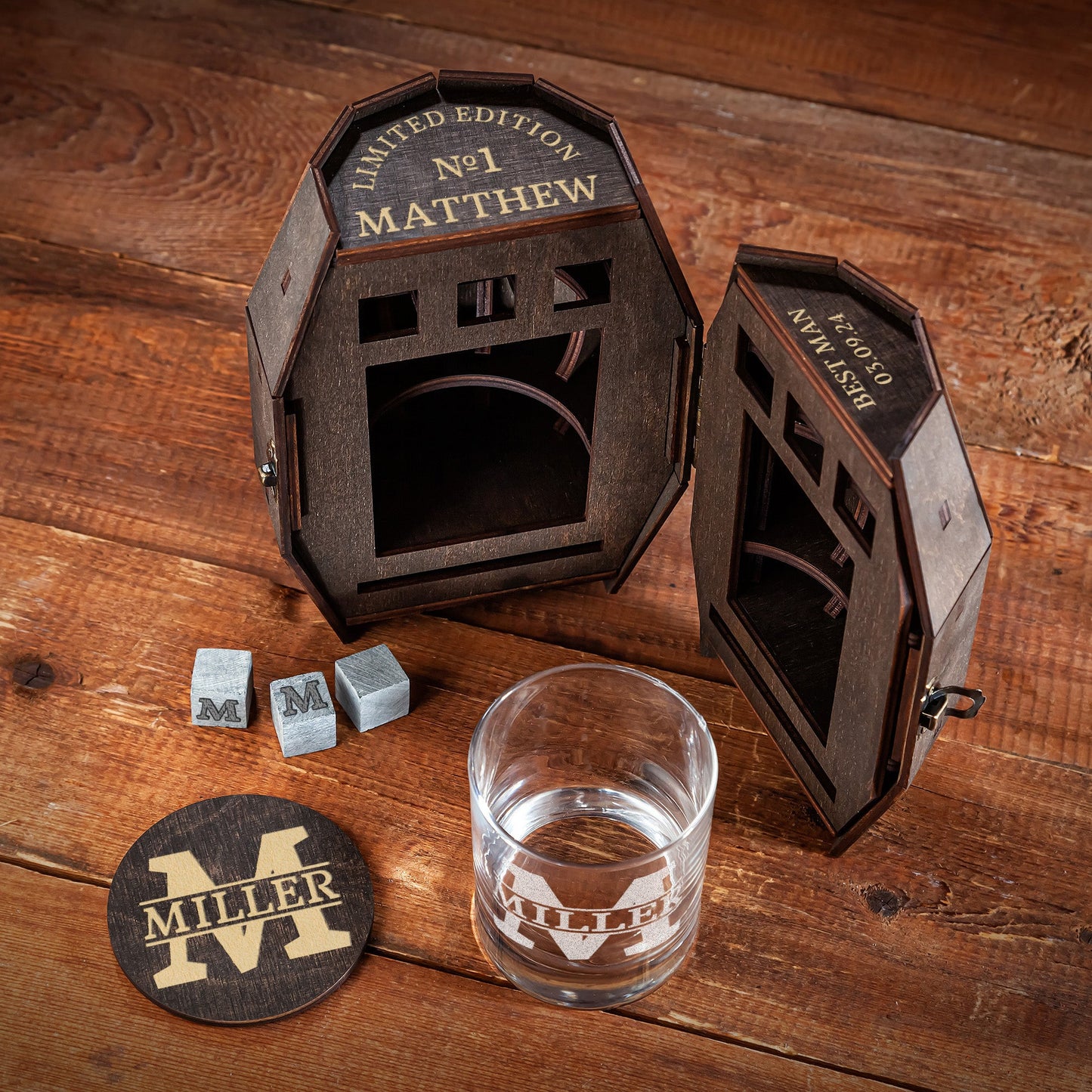 Groomsmen Personalized Whiskey Glass in Wooden Barrel