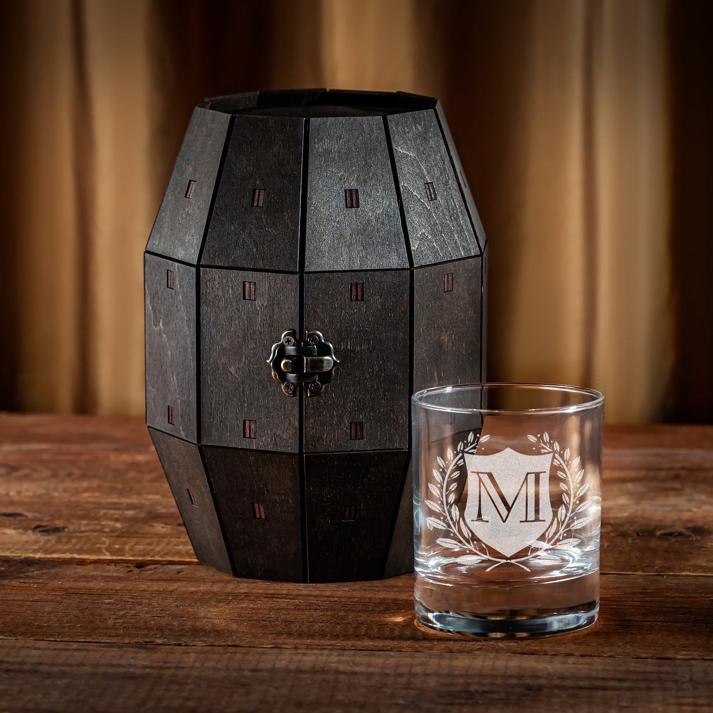 Personalized Whiskey Glass Set in Wooden Barrel – Best Man & Groomsmen Gift