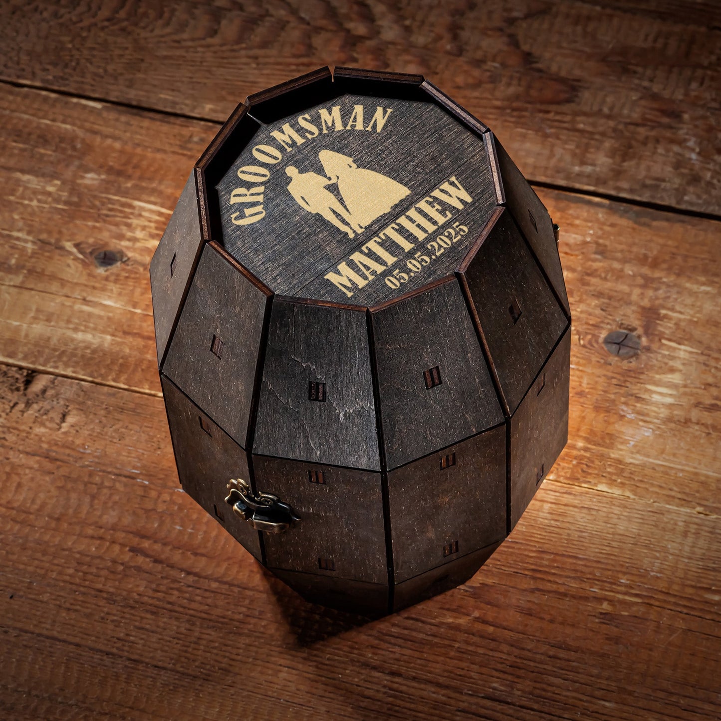 Best Man & Groomsmen Personalized Whiskey Glass in Wooden Barrel