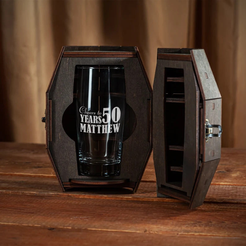 Personalized Beer Glass in Wooden Barrel – Birthday Gift for Him