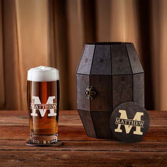 Groomsmen Gift – Personalized Beer Glass Set in Wooden Barrel
