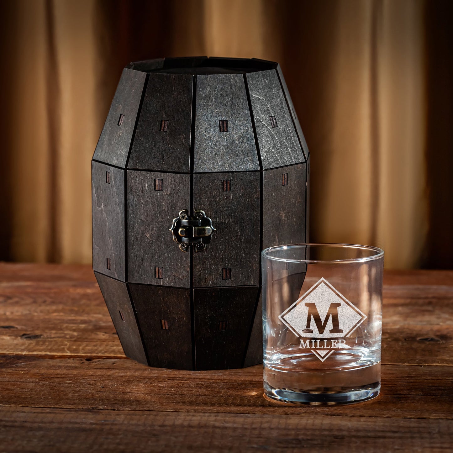 Best Man & Groomsmen Personalized Whiskey Glass in Wooden Barrel