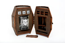 Load image into Gallery viewer, Personalized Barrel Box with Coat of Arms Monogram Glass
